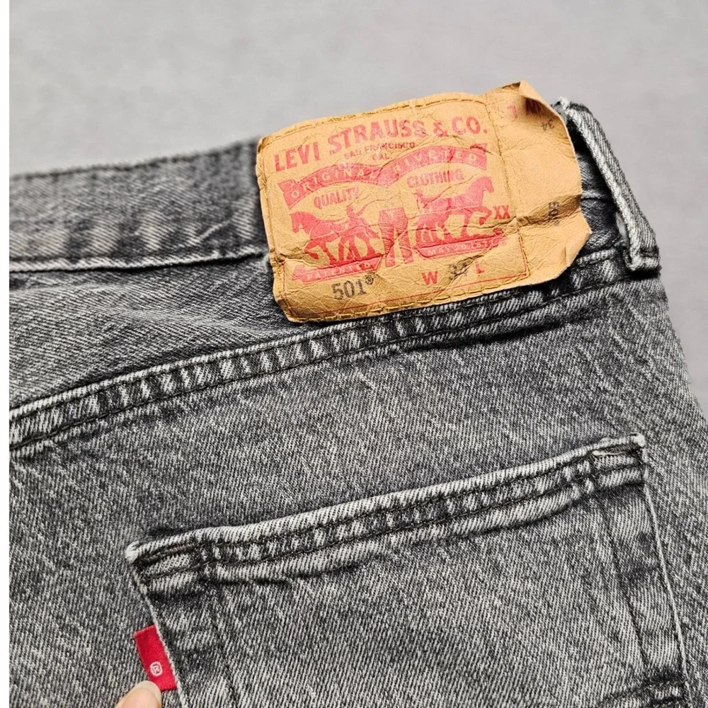 Levis 501 Original Fit Gray Distressed Denim Shorts Mens W34 L9 Button Fly Jorts